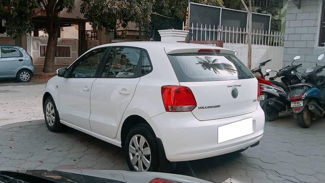 https://images10.gaadi.com/usedcar_image/3695776/original/processed_img2925257__usedcar_15_5701701336687_1701336704.jpeg?imwidth=6401