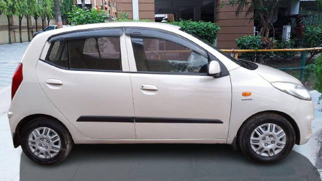 https://images10.gaadi.com/usedcar_image/3695782/original/processed_img2925260__usedcar_8_2471701336843_1701336878.jpeg?imwidth=6401