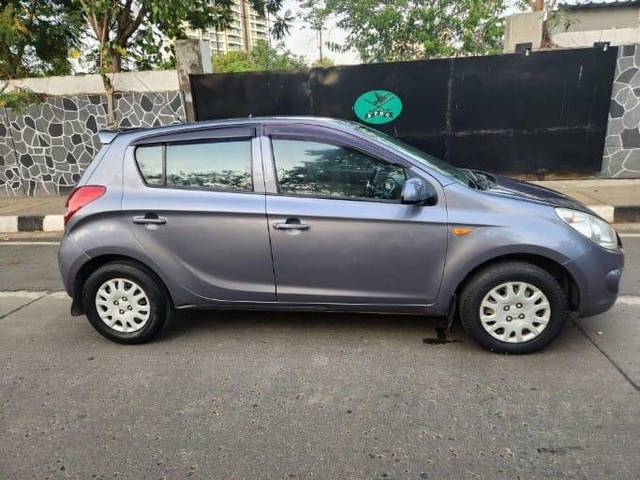 https://images10.gaadi.com/usedcar_image/3695815/original/processed_img2925277__used_car_2925277_1701337931.jpg?imwidth=6401