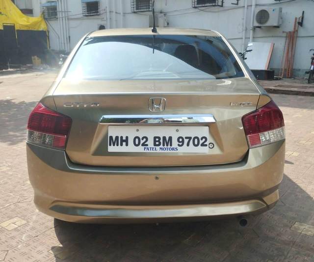 https://images10.gaadi.com/usedcar_image/3695859/original/processed_img2925298__usedcar_3_2925298_1701339440.jpeg?imwidth=6402