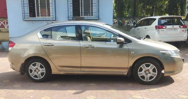 https://images10.gaadi.com/usedcar_image/3695859/original/processed_img2925298__usedcar_4_2925298_1701339440.jpeg?imwidth=6401