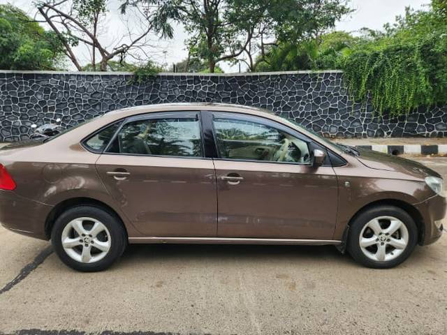 https://images10.gaadi.com/usedcar_image/3695870/original/img2925305__used_car_2925305_1701339939.jpg?imwidth=6402