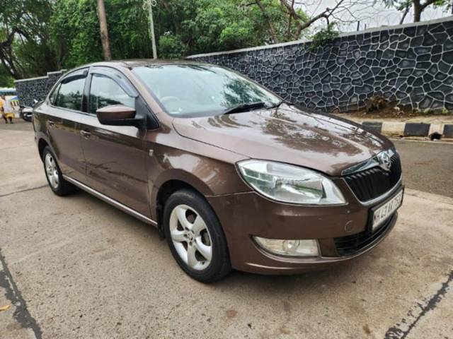 https://images10.gaadi.com/usedcar_image/3695870/original/processed_img2925305__used_car_2925305_1701339938.jpg?imwidth=6401