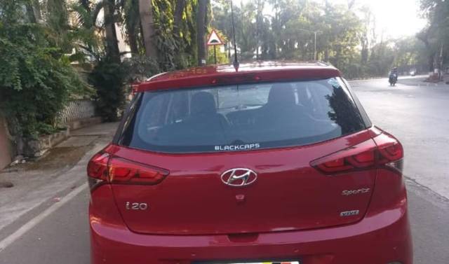 https://images10.gaadi.com/usedcar_image/3695899/original/processed_img2925327__used_car_2925327_1701340403.jpg?imwidth=6402