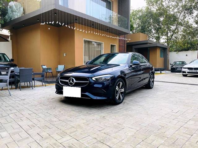 https://images10.gaadi.com/usedcar_image/3695925/original/processed_img2925338__usedcar_1_4__10151701340614_1701340822.jpeg?imwidth=6402