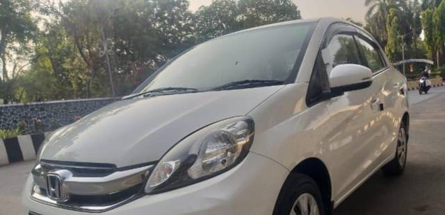 https://images10.gaadi.com/usedcar_image/3695957/original/processed_img2925352__used_car_2925352_1701342466.jpg?imwidth=6401