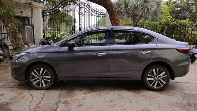 https://images10.gaadi.com/usedcar_image/3696004/original/23__VCC_IMG_1700722943209_1822935_95_1700723285.jpg?imwidth=6401
