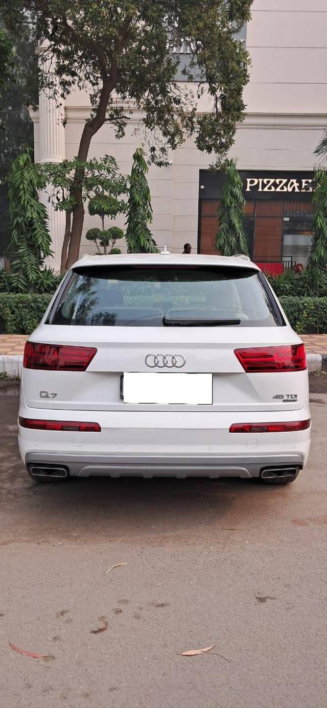 https://images10.gaadi.com/usedcar_image/3696044/original/processed_img2925405__used_car_2925405_1701345002.jpg?imwidth=6402