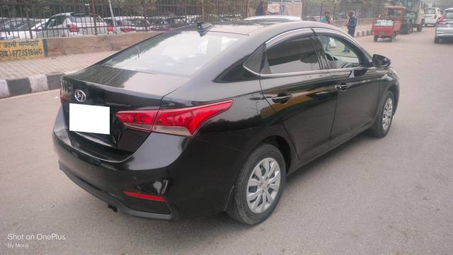 https://images10.gaadi.com/usedcar_image/3696076/original/processed_img2925427__used_car_2925427_1701346037.jpg?imwidth=6401