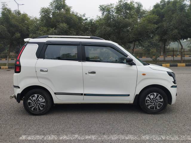 https://images10.gaadi.com/usedcar_image/3696081/original/img2925430__used_car_2925430_1701346361.jpg?imwidth=6401