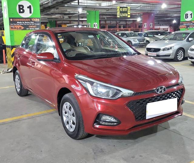 https://images10.gaadi.com/usedcar_image/3696097/original/processed_img2925438__used_car_2925438_1701346752.jpg?imwidth=6400