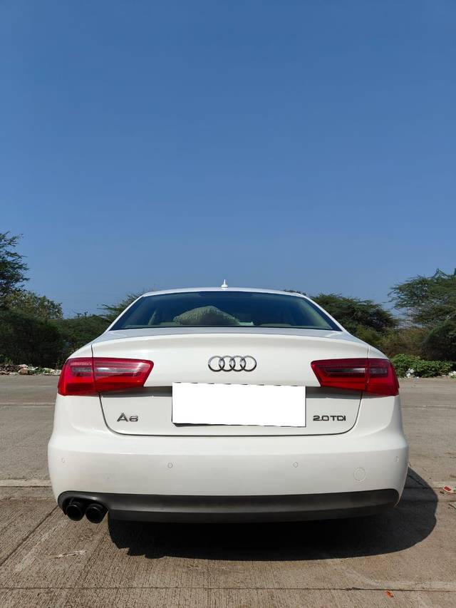 https://images10.gaadi.com/usedcar_image/3696130/original/processed_img2925461__used_car_2925461_1701347526.jpg?imwidth=6402
