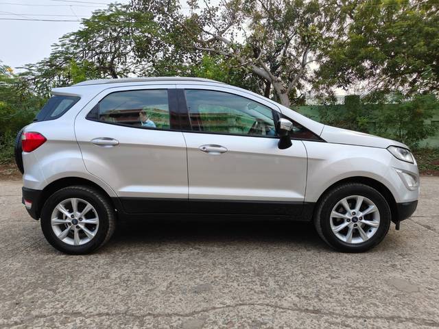 https://images10.gaadi.com/usedcar_image/3696133/original/img2925462__used_car_2925462_1701347789.jpg?imwidth=6401