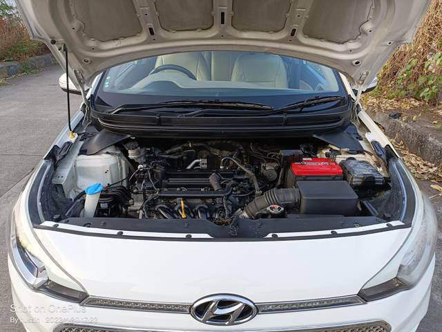 https://images10.gaadi.com/usedcar_image/3696173/original/img2925487__used_car_2925487_1701350091.jpg?imwidth=6401