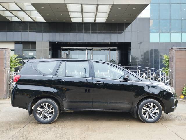 https://images10.gaadi.com/usedcar_image/3696204/original/img2925507__used_car_2925507_1702894358.jpg?imwidth=6401