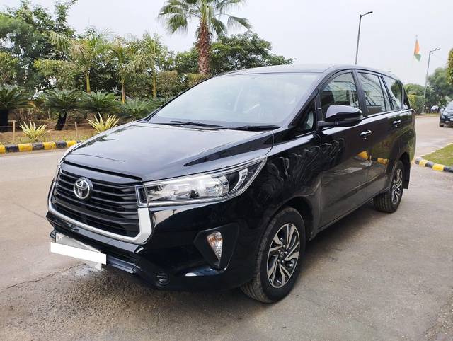 https://images10.gaadi.com/usedcar_image/3696204/original/processed_img2925507__used_car_2925507_1702894352.jpg?imwidth=6402