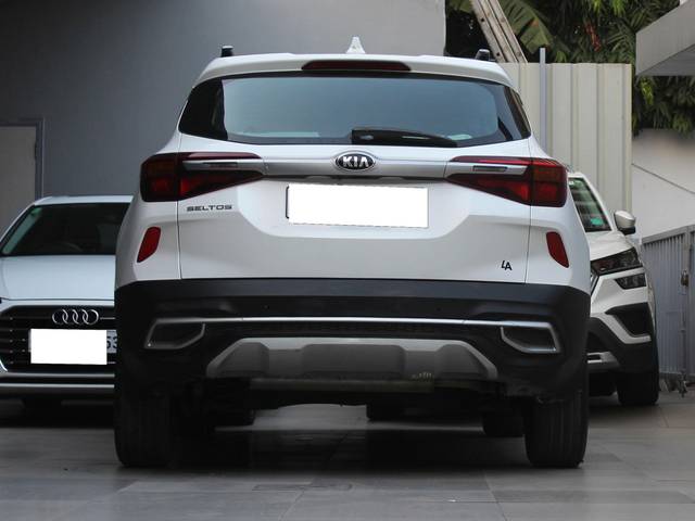 https://images10.gaadi.com/usedcar_image/3696238/original/processed_img2925530__usedcar_5_92171701350269_1701350275.jpg?imwidth=6402