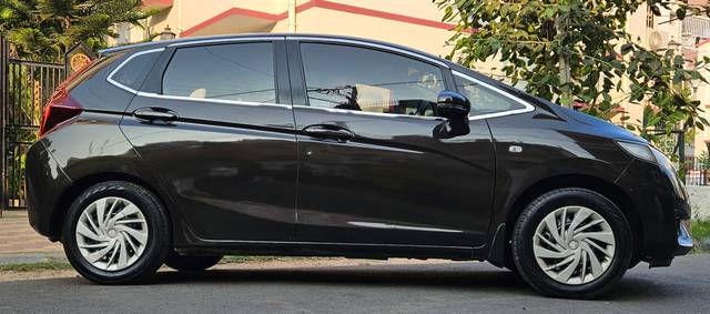 https://images10.gaadi.com/usedcar_image/3696273/original/img2925552__used_car_2925552_1701351124.jpg?imwidth=6401