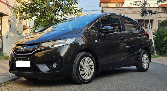 https://images10.gaadi.com/usedcar_image/3696273/original/processed_img2925552__used_car_2925552_1701351148.jpg?imwidth=6400