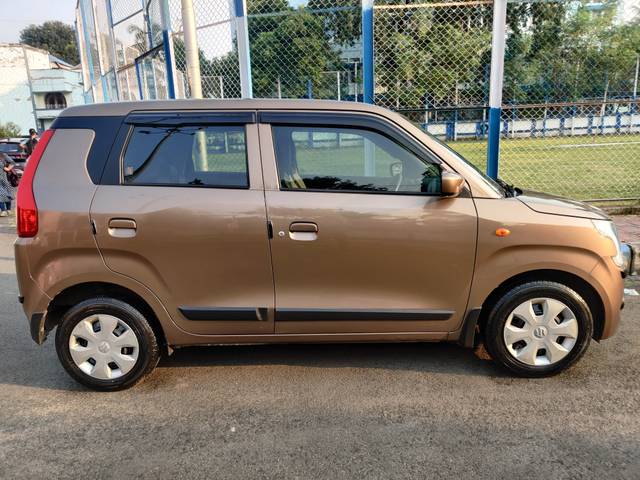 https://images10.gaadi.com/usedcar_image/3696276/original/img2925554__usedcar_img_20231009_160532_2925554_1701416406.jpg?imwidth=6401