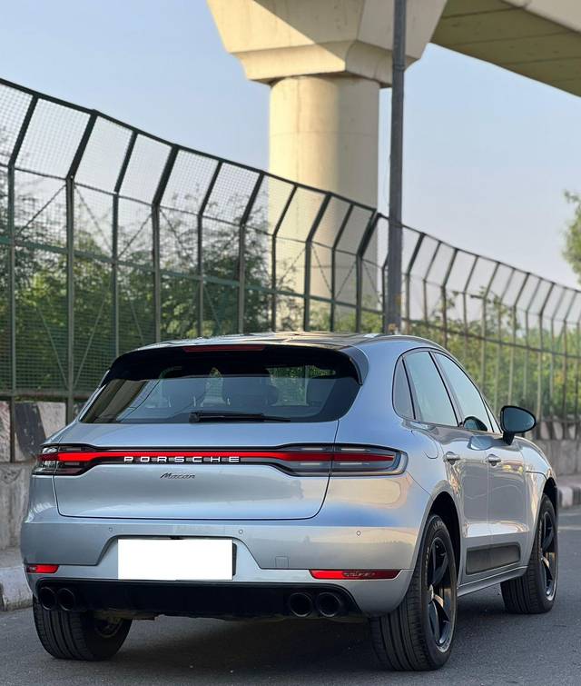 https://images10.gaadi.com/usedcar_image/3696287/original/processed_img2925560__used_car_2925560_1701352002.jpg?imwidth=6401