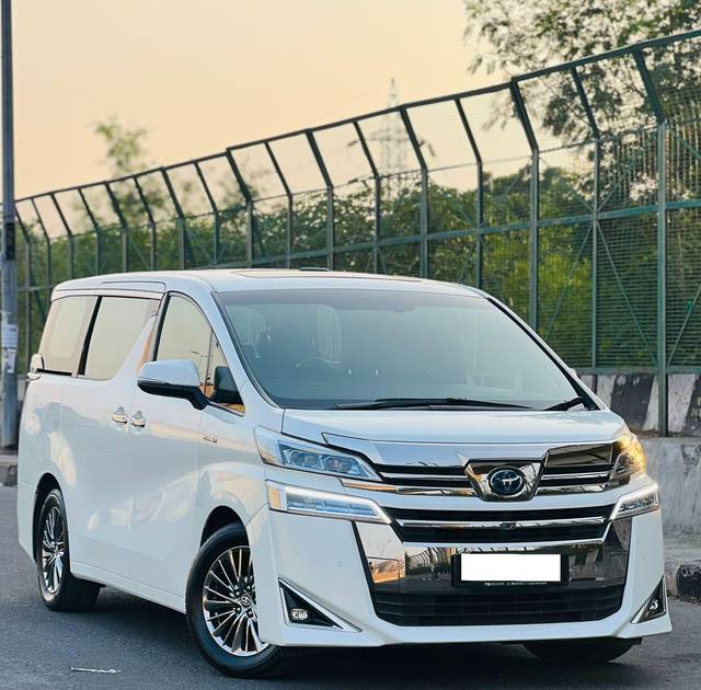 https://images10.gaadi.com/usedcar_image/3696292/original/processed_img2925564__used_car_2925564_1701352082.jpg?imwidth=6400