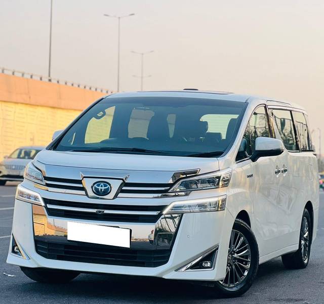 https://images10.gaadi.com/usedcar_image/3696292/original/processed_img2925564__used_car_2925564_1701352084.jpg?imwidth=6402
