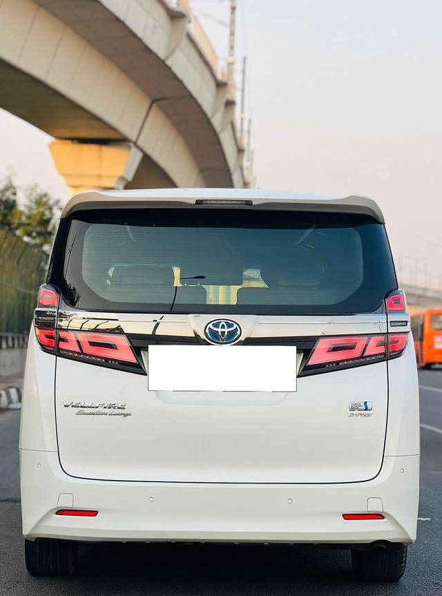 https://images10.gaadi.com/usedcar_image/3696292/original/processed_img2925564__used_car_2925564_1701352088.jpg?imwidth=6401