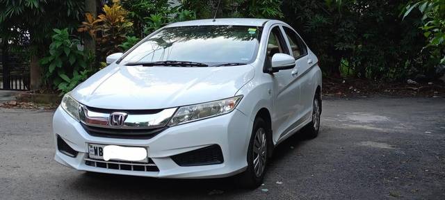 https://images10.gaadi.com/usedcar_image/3696302/original/processed_img2925570__used_car_2925570_1701352224.jpg?imwidth=6400