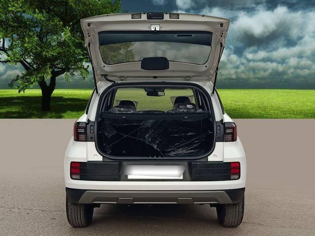 https://images10.gaadi.com/usedcar_image/3696312/original/processed_img2925577__used_car_2925577_1701352624.jpg?imwidth=6402