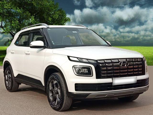 https://images10.gaadi.com/usedcar_image/3696312/original/processed_img2925577__used_car_2925577_1701352633.jpg?imwidth=6400