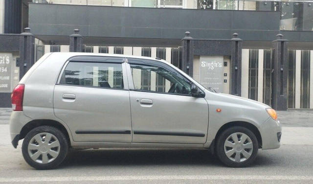 https://images10.gaadi.com/usedcar_image/3696323/original/processed_img2925587__used_car_2925587_1701352716.png?imwidth=6401