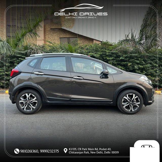 https://images10.gaadi.com/usedcar_image/3696328/original/processed_img2925591__used_car_2925591_1701353039.jpg?imwidth=6401