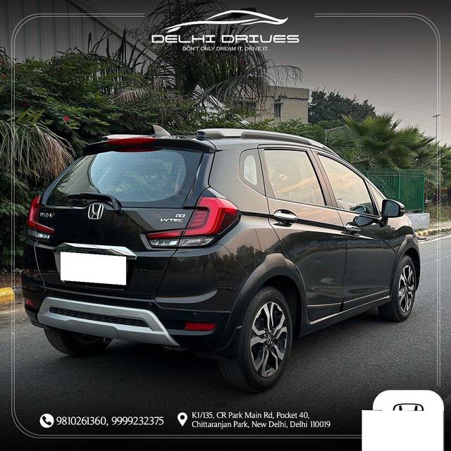 https://images10.gaadi.com/usedcar_image/3696328/original/processed_img2925591__used_car_2925591_1701353043.jpg?imwidth=6402