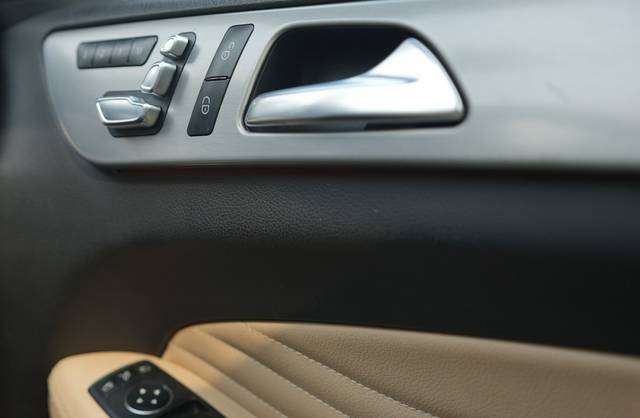 https://images10.gaadi.com/usedcar_image/3696339/original/img2925596__used_car_2925596_1701353438.jpg?imwidth=6401