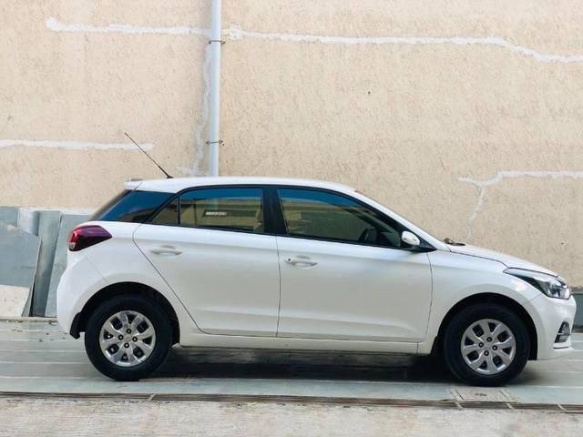 https://images10.gaadi.com/usedcar_image/3696383/original/processed_858d8ce1-313d-4e13-a6dc-6db1fda834aa.jpg?imwidth=6401
