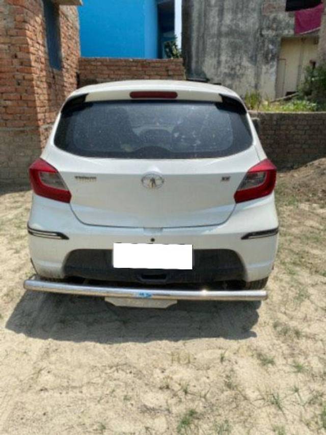 https://images10.gaadi.com/usedcar_image/3696386/original/processed_849fcf82-8acc-49c5-818f-de9b20915279.jpeg?imwidth=6402