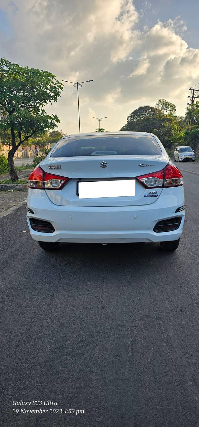 https://images10.gaadi.com/usedcar_image/3696442/original/processed_img2925628__used_car_2925628_1701357978.jpg?imwidth=6402