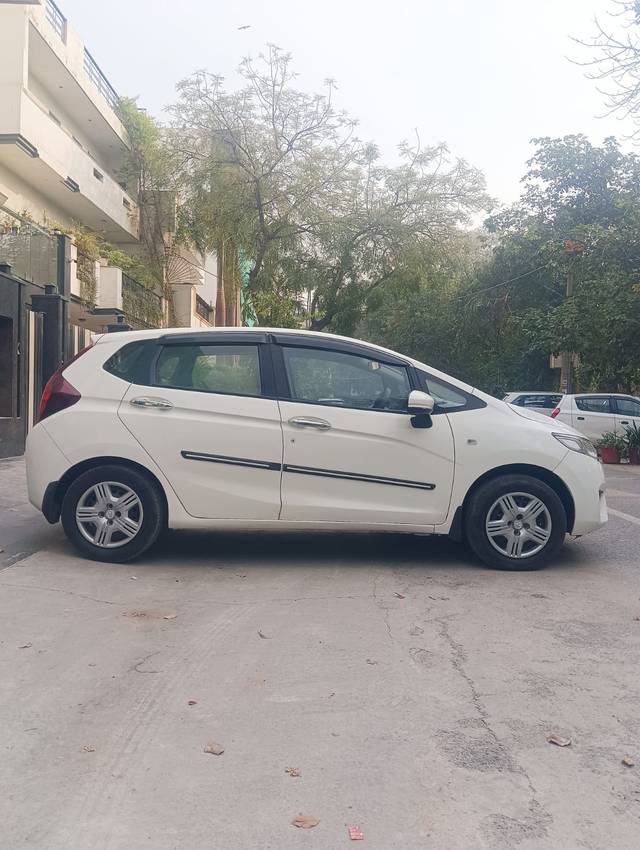 https://images10.gaadi.com/usedcar_image/3696452/original/img2925631__used_car_2925631_1701358356.jpg?imwidth=6401