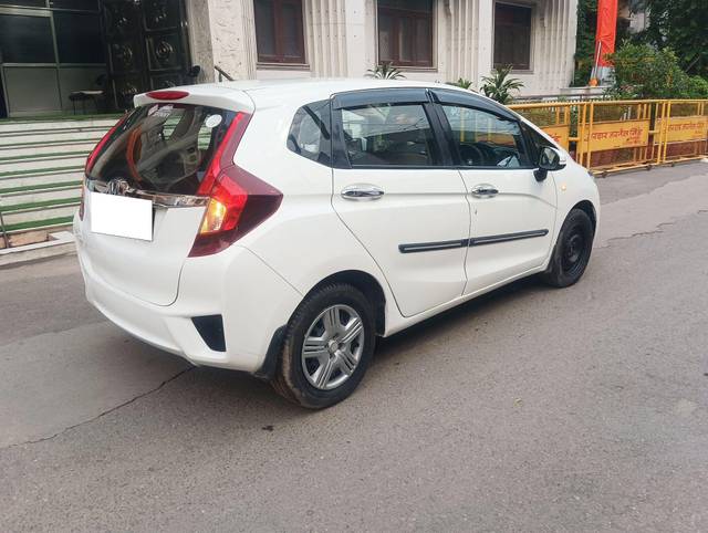https://images10.gaadi.com/usedcar_image/3696452/original/processed_img2925631__used_car_2925631_1701358344.jpg?imwidth=6402