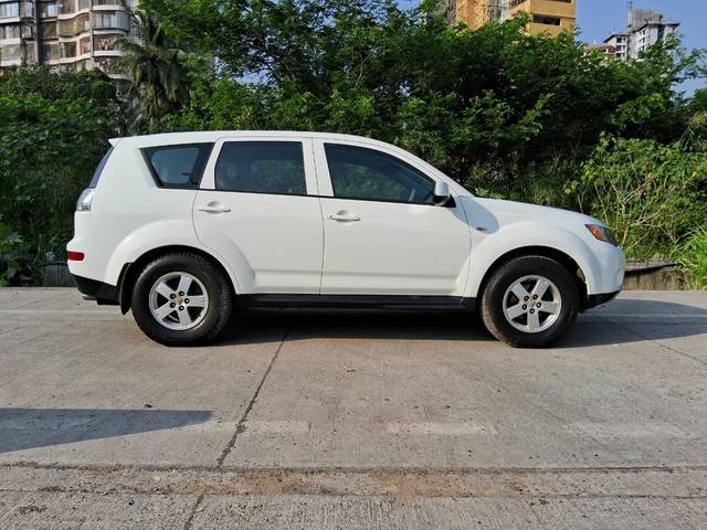 https://images10.gaadi.com/usedcar_image/3696468/original/img2925634__used_car_2925634_1701358904.jpg?imwidth=6401