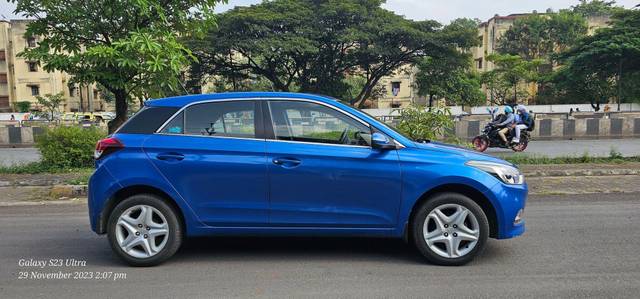 https://images10.gaadi.com/usedcar_image/3696478/original/processed_img2925636__used_car_2925636_1701359333.jpg?imwidth=6401