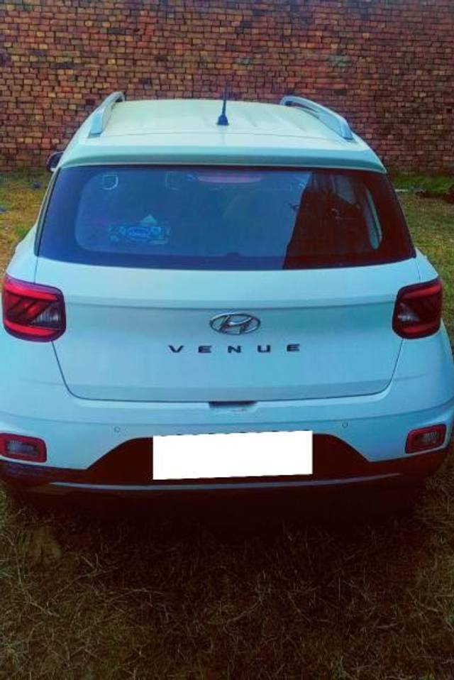 https://images10.gaadi.com/usedcar_image/3696534/original/processed_dbe054c2-63ec-40bf-9929-e470ac67308a.jpg?imwidth=6401