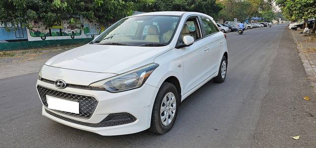 https://images10.gaadi.com/usedcar_image/3696537/original/processed_img2925647__used_car_2925647_1701362050.jpg?imwidth=6402