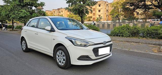 https://images10.gaadi.com/usedcar_image/3696537/original/processed_img2925647__used_car_2925647_1701362053.jpg?imwidth=6400