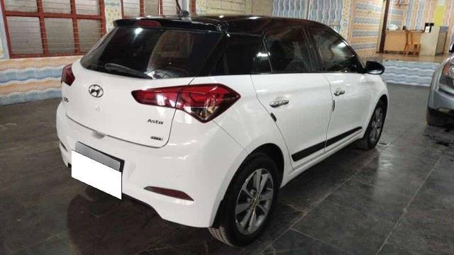 https://images10.gaadi.com/usedcar_image/3696599/original/processed_234f02e2-52b8-416d-b435-0b3df36b6a2e.jpeg?imwidth=6401