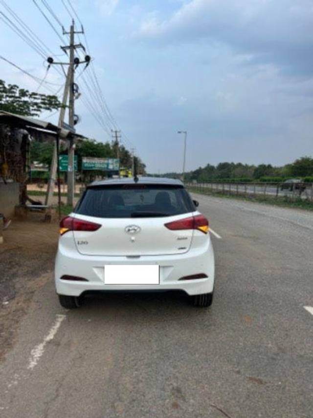 https://images10.gaadi.com/usedcar_image/3696599/original/processed_991e90bc-6d8a-4229-92a3-176c4ae32f9d.jpeg?imwidth=6402