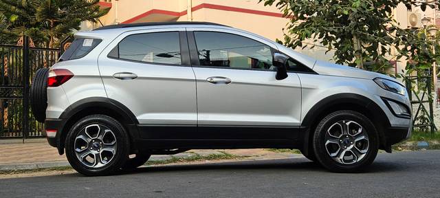 https://images10.gaadi.com/usedcar_image/3696633/original/img2925651__used_car_2925651_1701368989.jpg?imwidth=6401