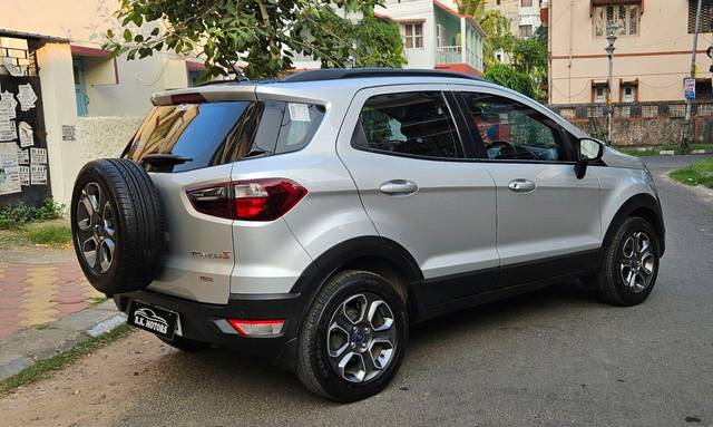 https://images10.gaadi.com/usedcar_image/3696633/original/processed_img2925651__used_car_2925651_1701368996.jpg?imwidth=6402