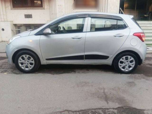 https://images10.gaadi.com/usedcar_image/3696718/original/processed_img2925662__used_car_2925662_1701391462.png?imwidth=6402